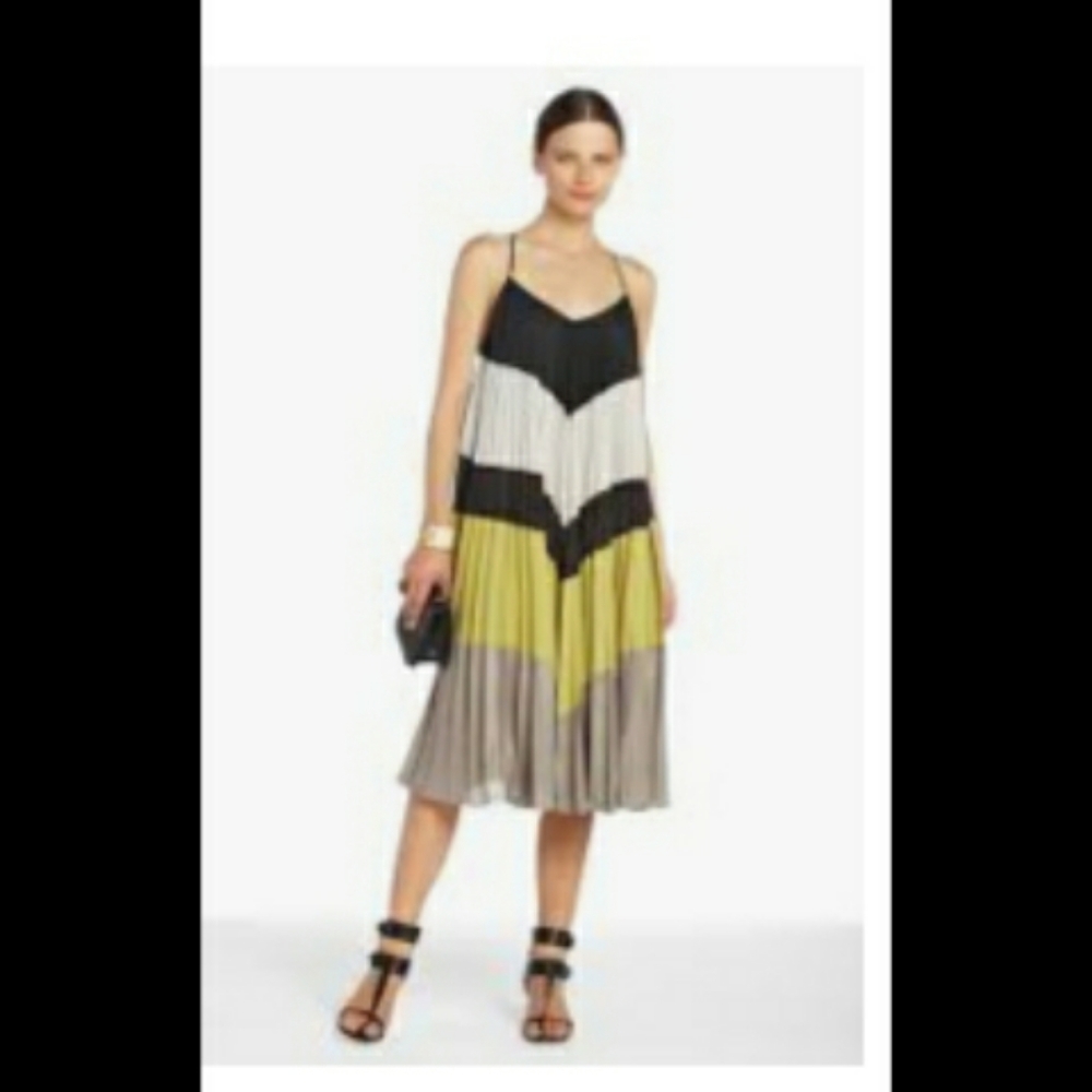 🎊HOST PICK🎉NWTS BCBGMAXAZRIA Accordion Midi Dress